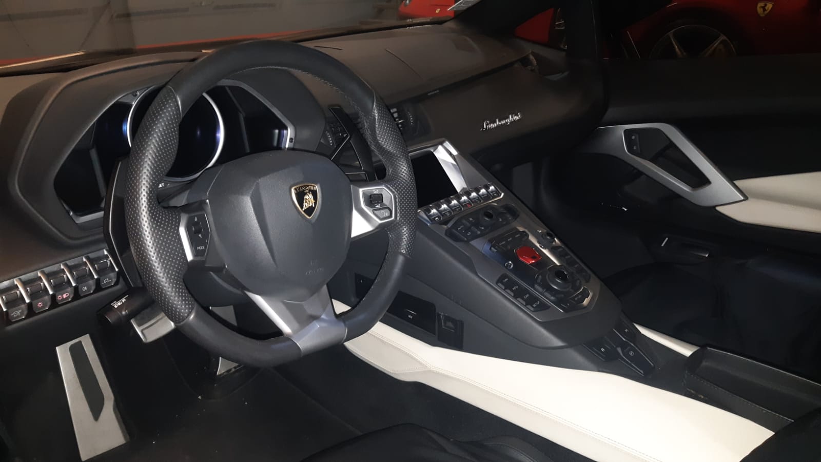 Autonoleggio Lamborghini-Noleggio Limousine Roma