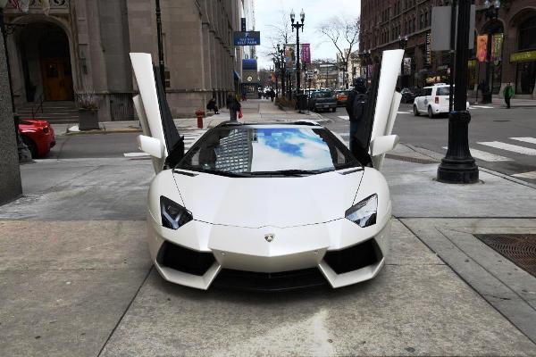 Autonoleggio Lamborghini-Noleggio Limousine Roma