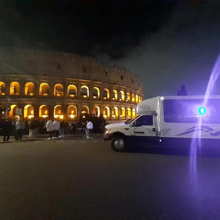 Noleggio Disco Bus Limousine Roma-interni laser limousine