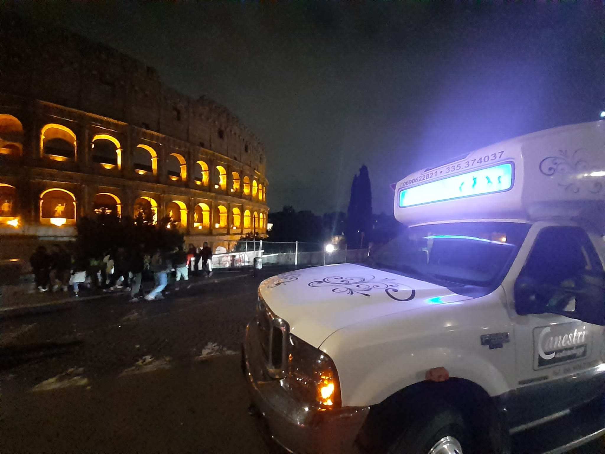 Noleggio Disco Bus Limousine Roma-interni laser limousine