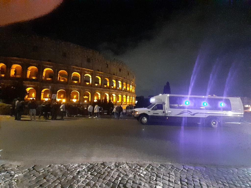 Noleggio Disco Bus Limousine Roma-interni laser limousine