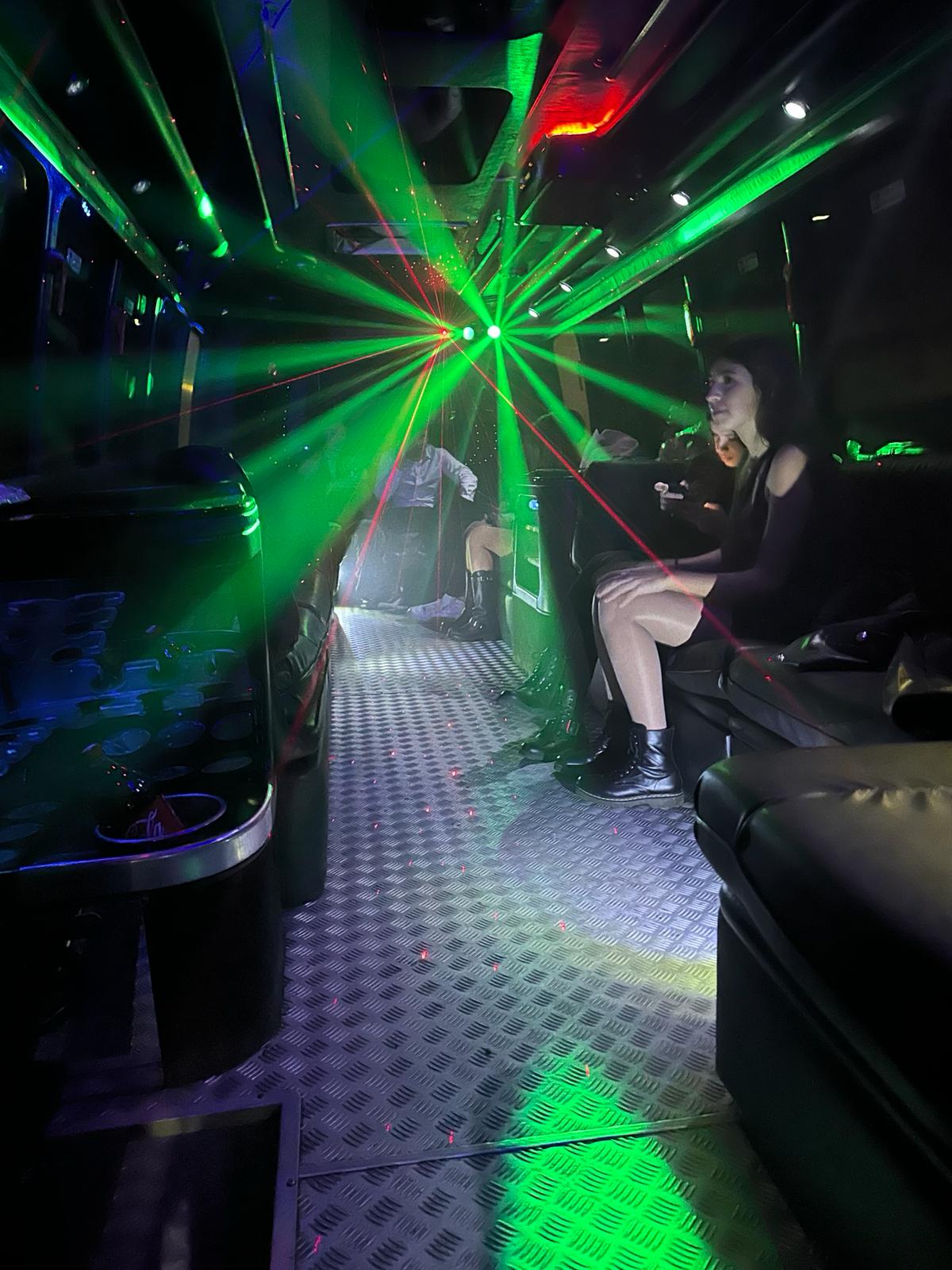 Noleggio Disco Bus Limousine Roma-interni laser limousine