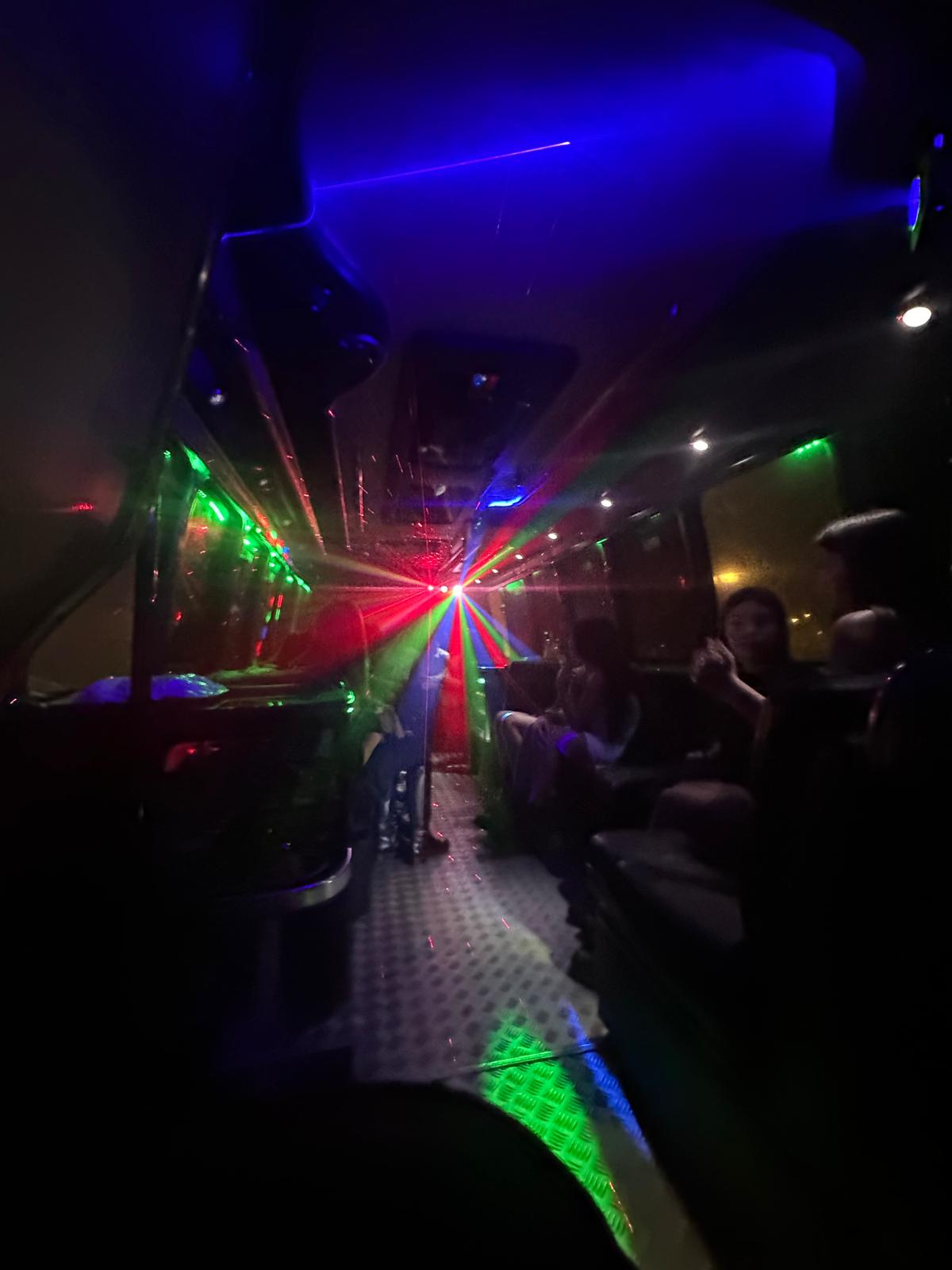 Noleggio Disco Bus Limousine Roma-interni laser limousine
