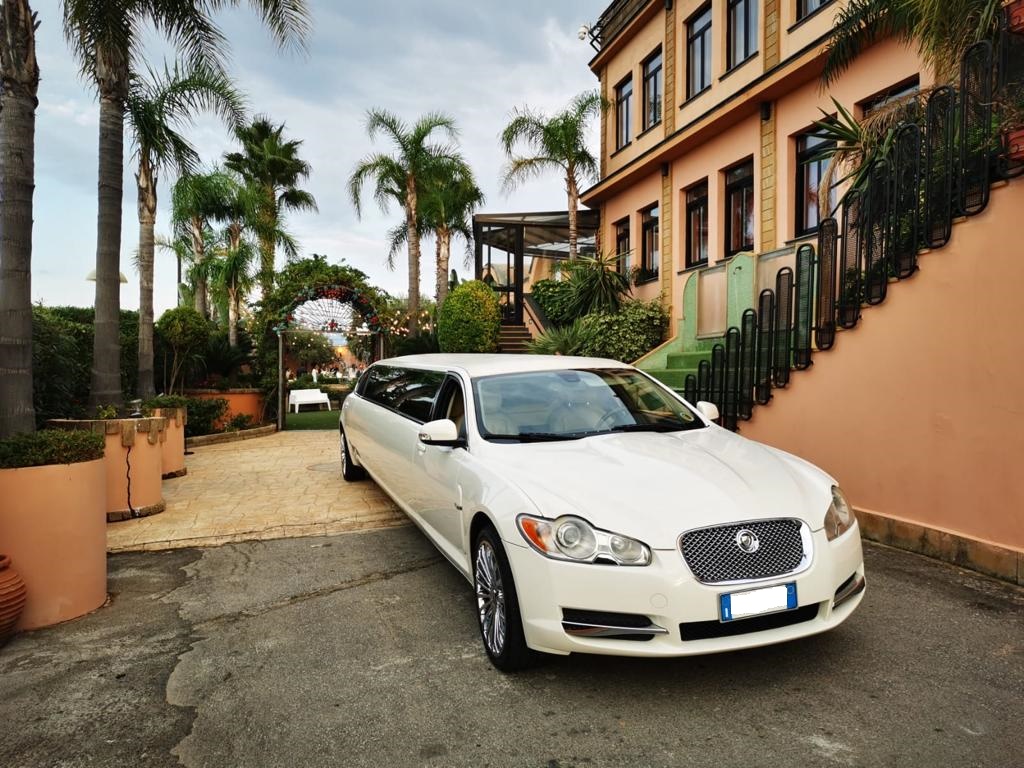 Limousine jaguar xf