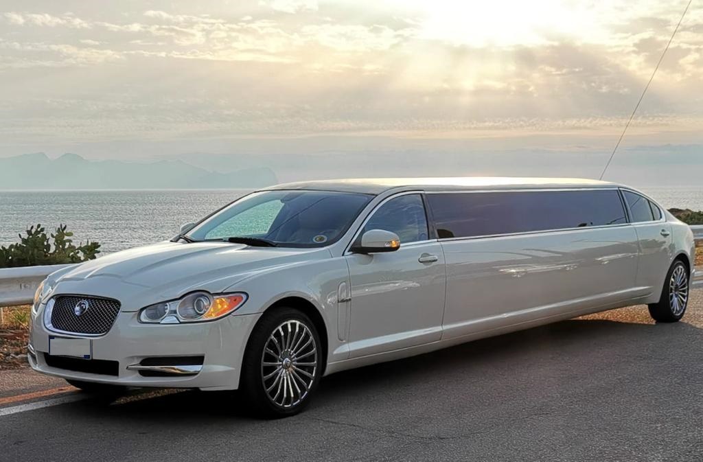 Limousine jaguar xf