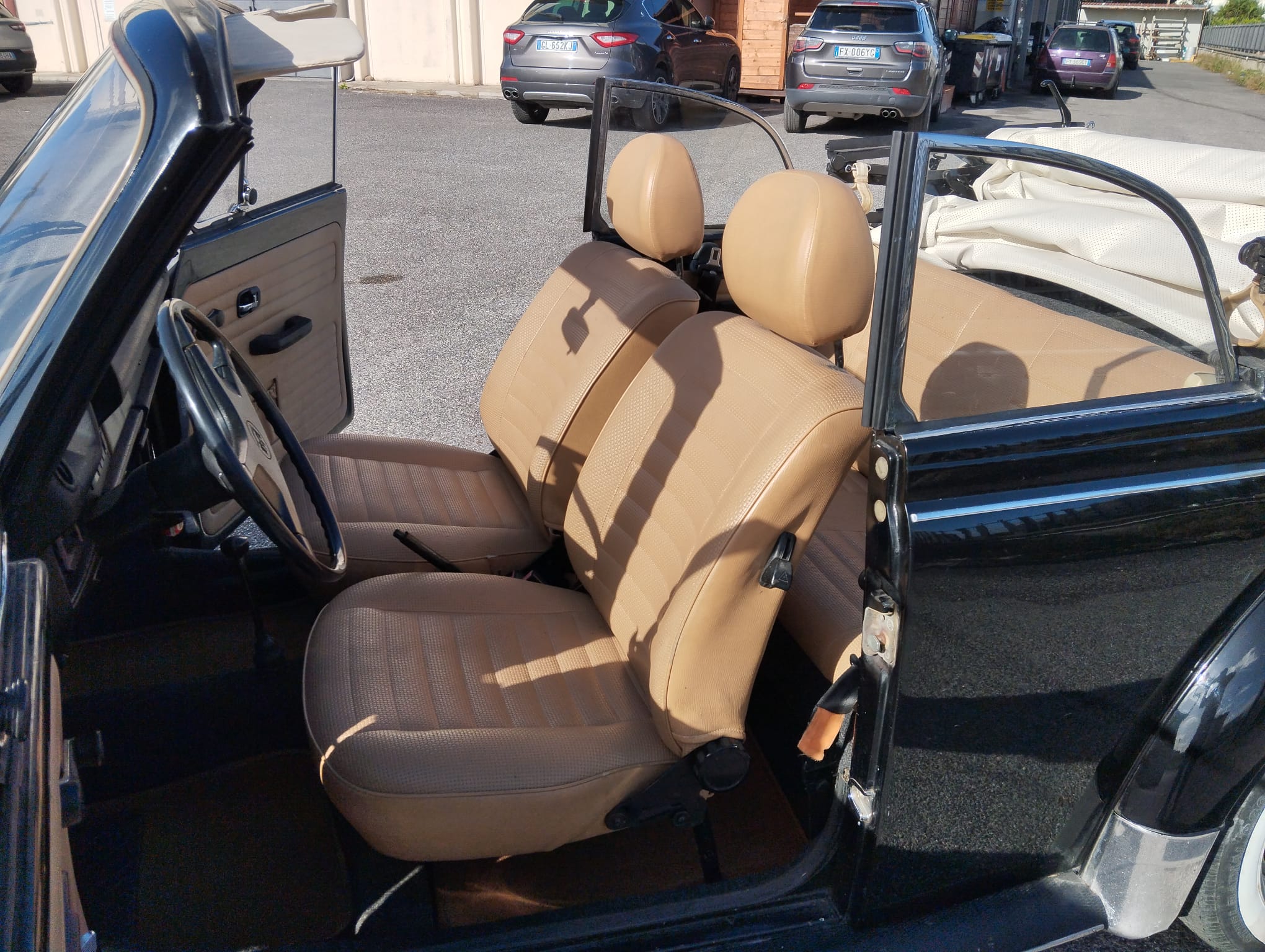 Noleggio Maggiolone Cabrio2-Noleggio Limousine Roma