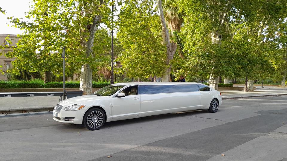 Limousine jaguar xf