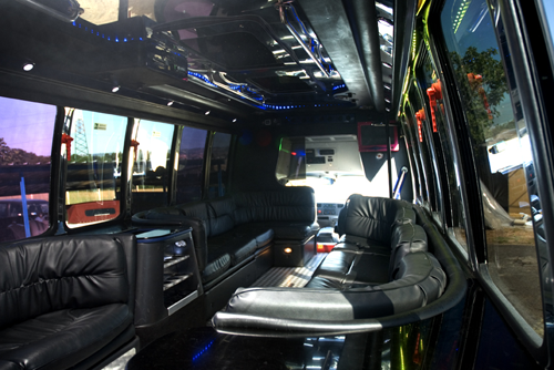 Noleggio Disco Bus Limousine Roma-interni Limo Bus
